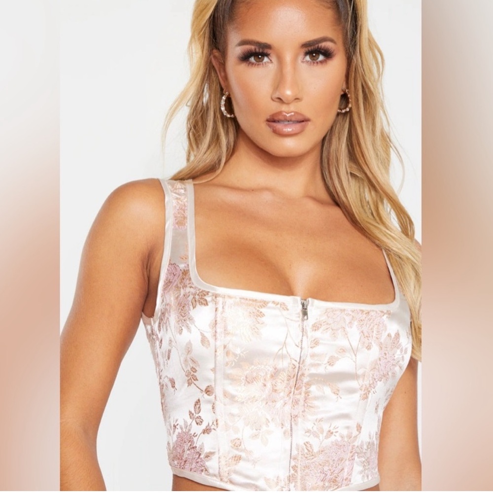PrettyLittleThing Floral boustier Zip-Up Crop Top